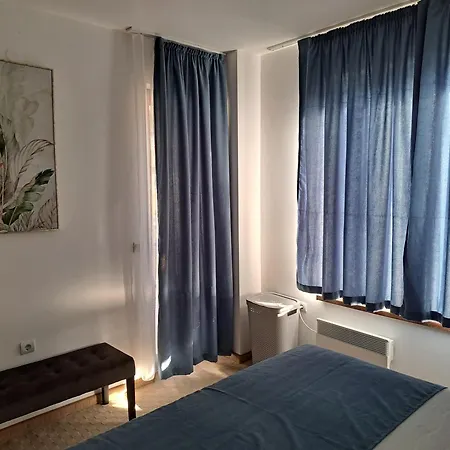 Sunny Mountain View アパート