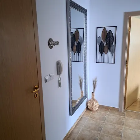 Sunny Mountain View アパート