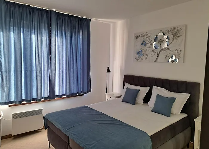 Sunny Mountain View * Razlog