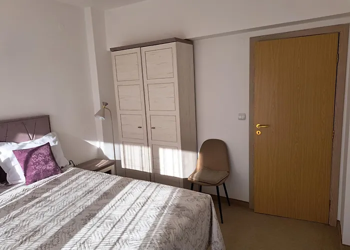 Sunny Mountain View * Razlog